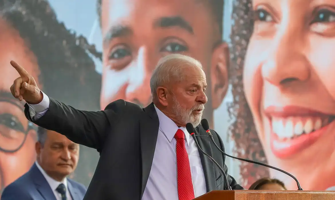 Empréstimo do Lula: mais de 10 milhões de trabalhadores simulam novo crédito consignado para empregados com carteira de trabalho Digital, que tem 68 milhões cadastrados